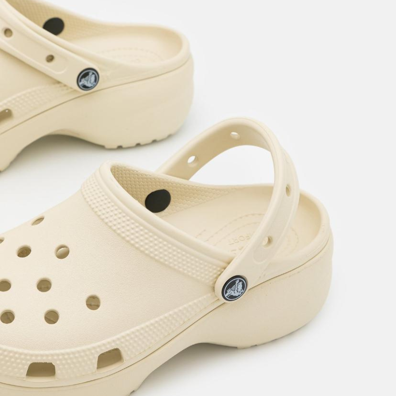 Des Crocs comme vous ne les avez jamais portés auparavant – maintenant en version plateforme !